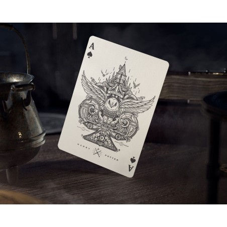 Harry Potter: Premium Playing Cards (Red Version)