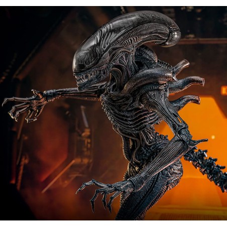 Hot Toys Alien Romulus: Scorched Xenomorph 1/6 Scale Figure 44