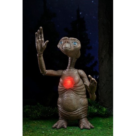 NECA Ultimate Deluxe E.T. with LED Chest (40th Anniversary)