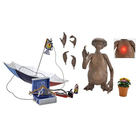 NECA Ultimate Deluxe E.T. with LED Chest (40th Anniversary)